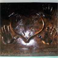 files/photo/thumbs/1368896563_190_Family-hand-prints.jpg